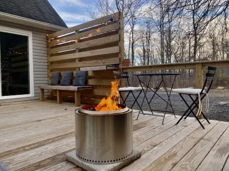 The Under Ridge Home - 4 Bedroom w/Fireplace