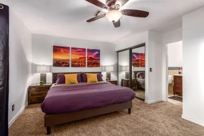 KIDS LOVE ME!  Neon 5 Waterfall Heated Pool, HOT TUB, Putting Greens & Fire Pit Hotels in Ahwatukee Foothills