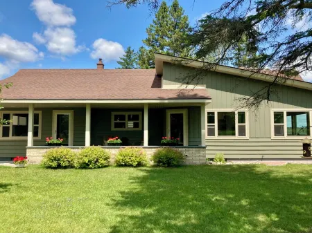 Waterfront Home in Rapid River, MI