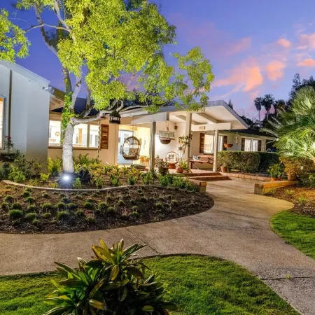 Private gated home, pool/hot tub, bbq, beach, families, summer vacation.