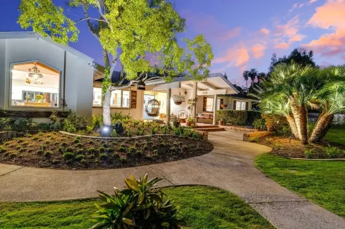 Private gated home, pool/hot tub, bbq, beach, families, summer vacation.