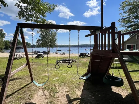 Cabin between Two Lakes -Private Beach on Moose Pond Minutes to Pleasant Mt Ski