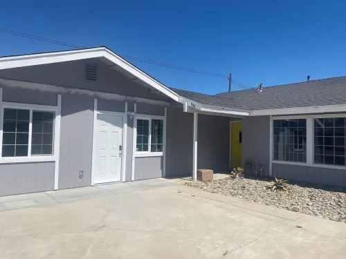 Remodeled cozy home - 2 mins from hospital and 15 mins from VAF base- Hotels in Santa Maria