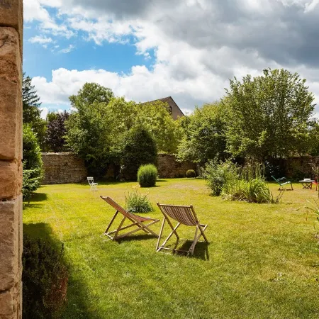Former convent from the 17th, renovated, private garden, Beaune center