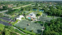 Lovely 2 Bedroom Condo with Pool & Tennis Courts
