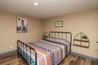 Lincoln’s Loft - Hawthorne Suite Downtown Lincoln, IL