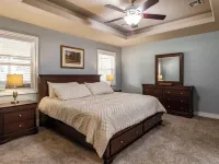 Lakeview Home in serene setting, 3 mi to Grove! Perfect for families & fishermen Hotels in Grove