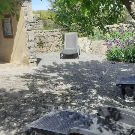 Gîte l'Escoussou 120m², 4 Bedrooms, Nature, Charm, Heated Pool, South Ardèche Отели в г. Жуайёз