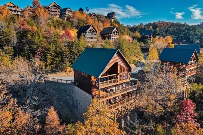 5 Starr Views! Hot Tub Games. Sleeps 20 5 BR 4.5 baths. Close to Dollywood