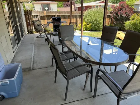 Centrally located to everything Reno! Family home w/ arcade games & full patio. Отели рядом с достопримечательностью «Парк Ранчо Сан Рафаел Офф-Лиш Дог»