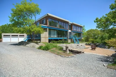 Secluded 20 acre 10BR ultra contemporary retreat