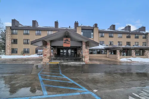 Cozy Private King Suite with Unbeatable Amenities and View in Cedar Breaks Lodge