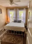 Cozy Cottage in Perfect Location with Hot Tub!