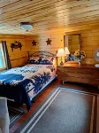 Peaceful cabin in the woods. Well maintained. Trail access. Air cond.