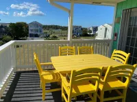 Beachski's Bliss- Ocean views and private Beach access! Hotels in Lockwoods Folly