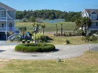 Beachski's Bliss- Ocean views and private Beach access! Hotels in Lockwoods Folly