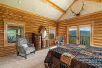 Beautiful Henrys Lake Log Cabin