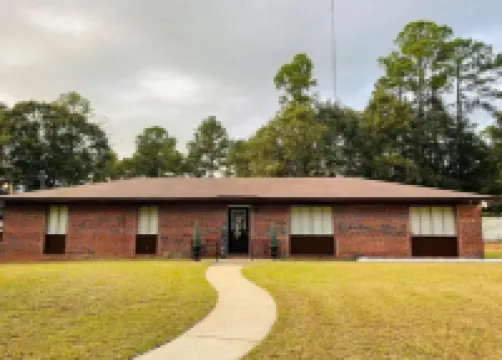 Family-sized house with plenty of space with game room & covered patio