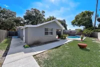 Beautiful 3bd 2ba POOL Home near 15-20 min from Clearwater FL