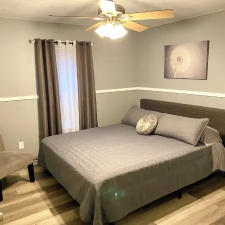 Large 4-bd 3 bath home + bonus room. Dogs are welcome w/fee. Sleeps 16+