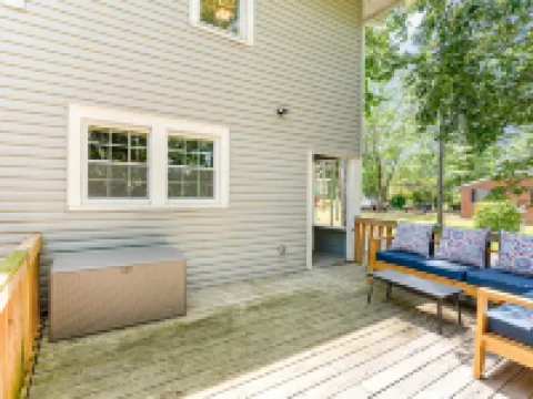 Updated historic 3b1.5b house minutes from old downtown w/ deck & work space Hotels in Lee County