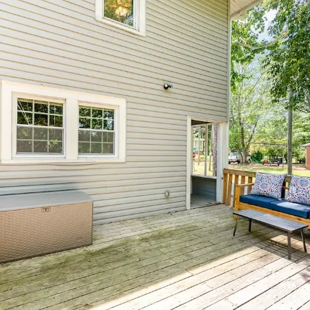 Updated historic 3b1.5b house minutes from old downtown w/ deck & work space