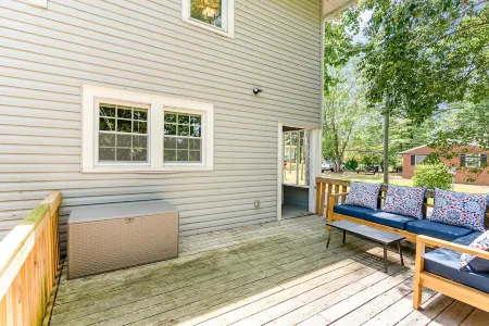 Updated historic 3b1.5b house minutes from old downtown w/ deck & work space