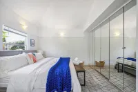 Hidden Gem - Luxury Living - Walk Everywhere