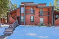 Cozy Mountain Condo w/Outdoor Heated Pool Access Các khách sạn gần Sombrero Stables at Snow Mountain Ranch