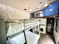 Home for 8 King Bed near BNA & Nashville SUP Speedway mins from Downtown