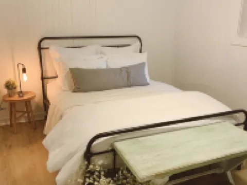 Contentment Cabin on Lake Hartwell Hotels in Stephens County