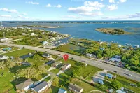 Cozy Summer house on the water - 10 minutes to the beach. Waiting for you!