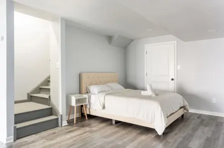 Charming 3BR & 2.5Ba nested in KOP w parking, close to Conshy & downtown Philly.