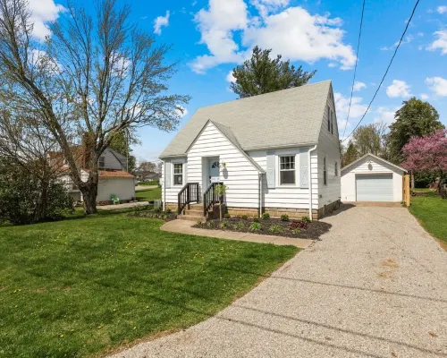 Cottage on Park - Close to Lake! Hotels in Fairfield County