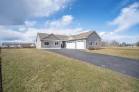 ISLAND OASIS - Immaculate & Newer 3BR/3BA home + GAME ROOM. Ice Fishing/Skiing++