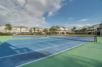 Comfy family friendly house, short stroll to the beach!