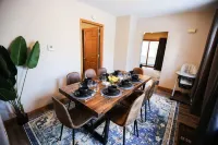 Charming and Historic 5BR Near DT, Irvine Park and Cathedral Hill