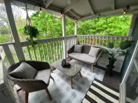 Cozy apartment right in Downtown Downers Grove