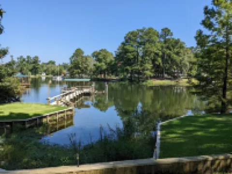 Big Mama's Lakeside Cottage Lake Marion Hotels in Clarendon County