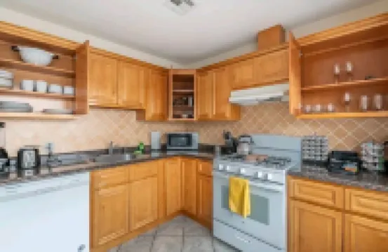 Lovely 2 bedroom/ Near EWR/ Free Parking