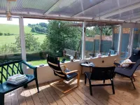 Lovely Bright Garden Apartment With WiFi & Spa overlooking RSPB reserve. Brading Hotel a Brading