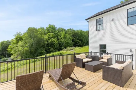 Centrally Located w/ easy access to Stowe and MRV