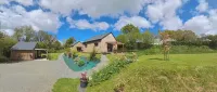 Chalet Avec Bain à Remous Privatif Près du Canal