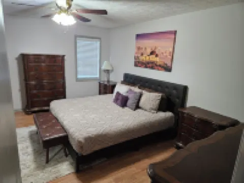 Hidden Gem - 3BD, 2FB w/Jacuzzi + Pool Table