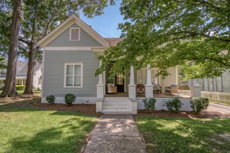 Private Pool & Hot-tub! Walk Downtown; Large Porch; King Beds; Spacious