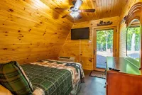 Eagles Rest Cabin w/Hot Tub - Sleeps 6