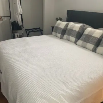 MAC House - Newly Renovated - With Backyard Spa