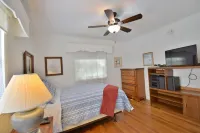 Charming 3 Bedroom house with detached garage.