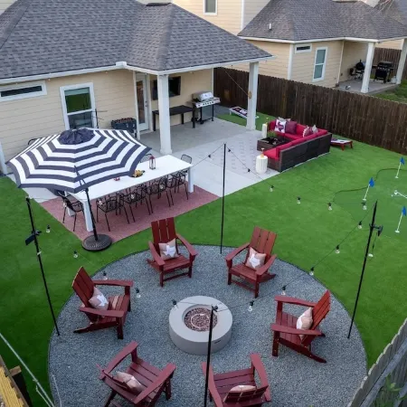 A&M Luxury Game Day House - 1 Mile to Kyle Field, Hot Tub, Fire Pit, Golf
