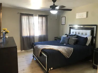 Remodeled cozy home - 2 mins from hospital and 15 mins from VAF base-